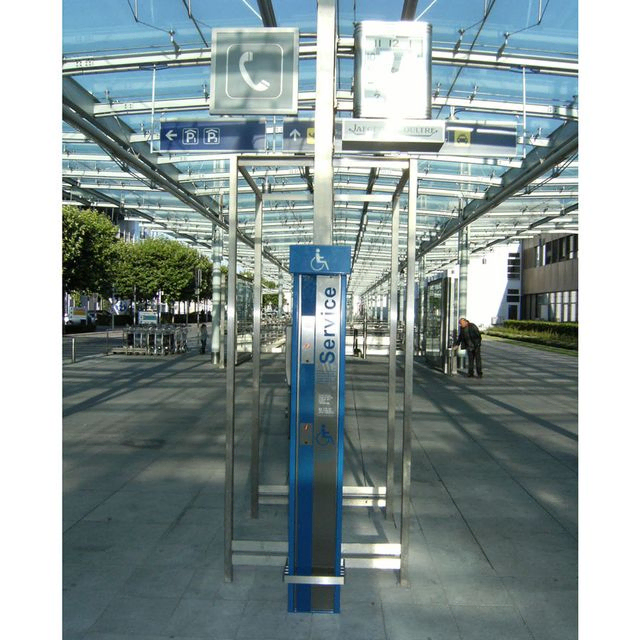 Barrierefreie Service- & Informationssäulen
