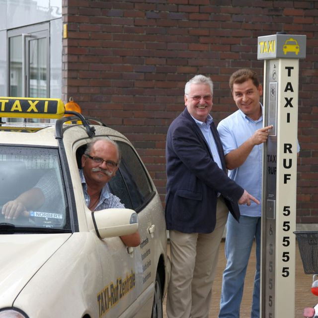 Barrierefreie Service- & Informationssäulen